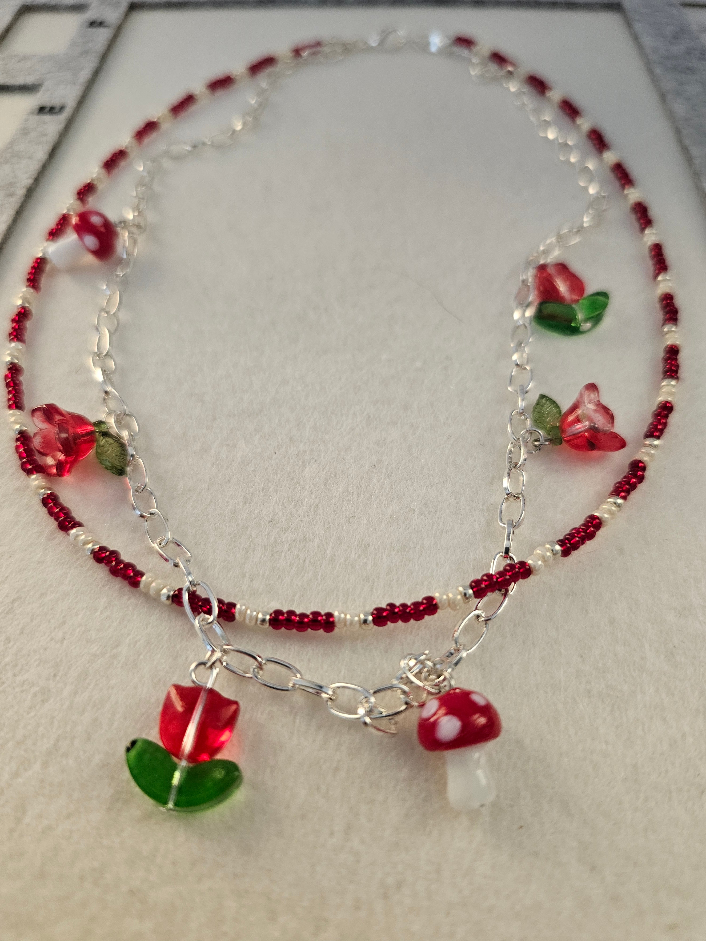 Halsband med tulpaner & svampar