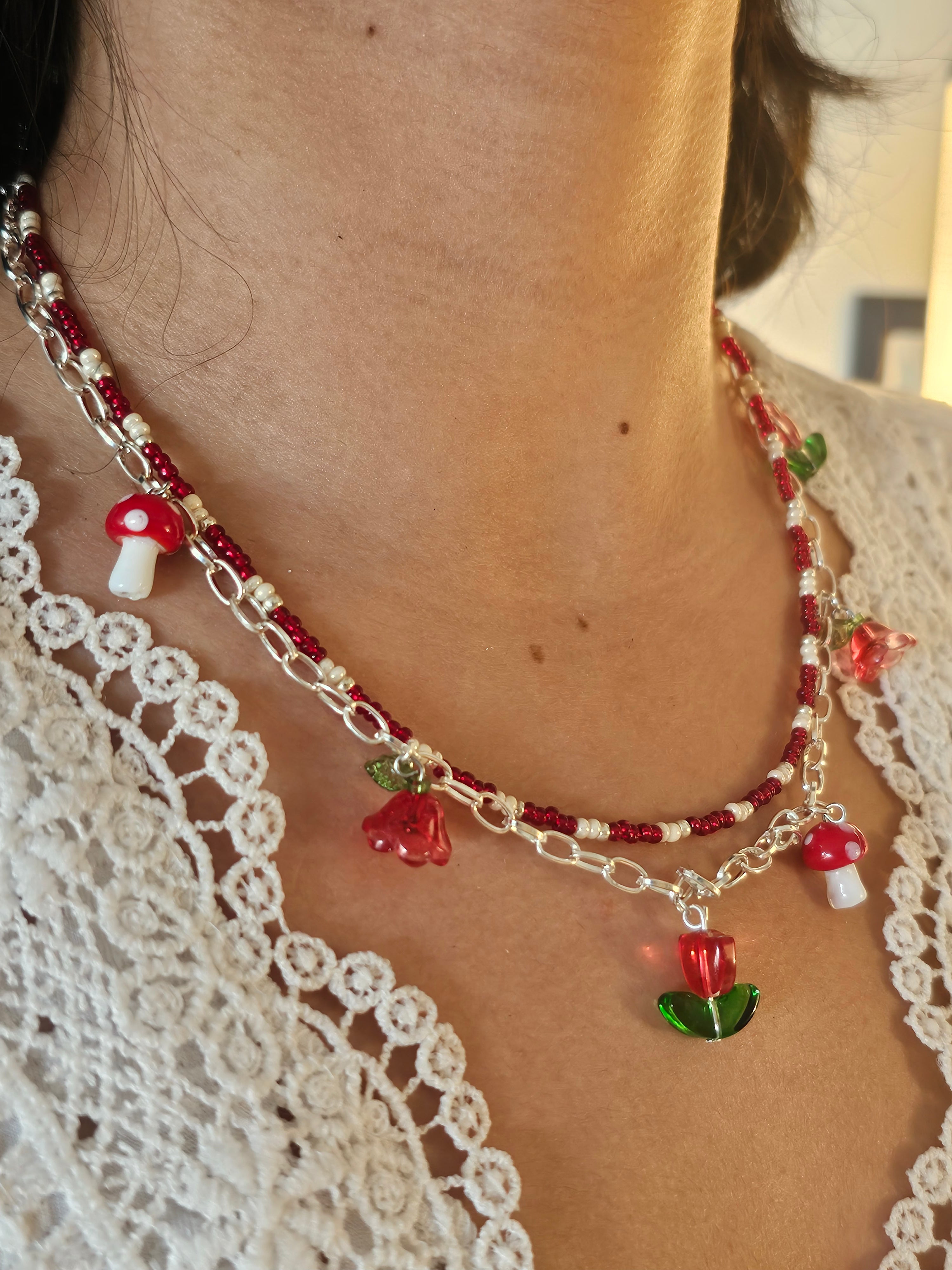 Halsband med tulpaner & svampar