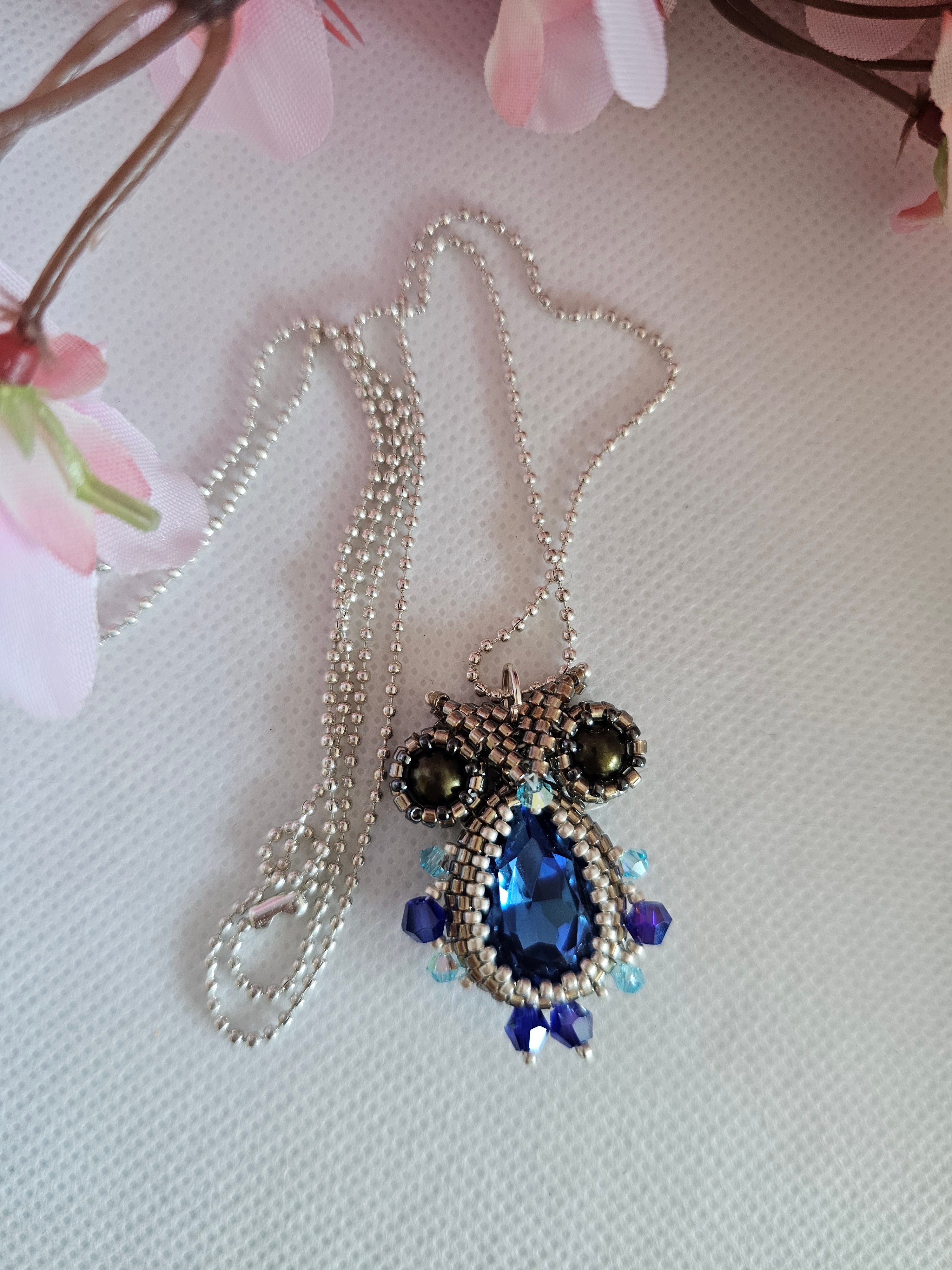 Handgjort Boho Uggla Halsband – Blå Kristall & Toho Beads