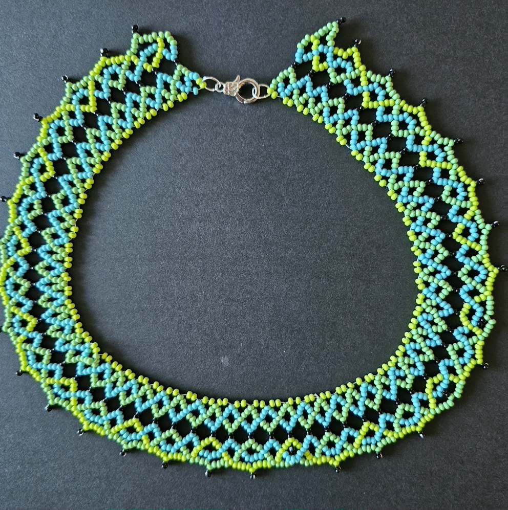 Halsband skogen