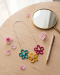 Flerfärgad blommig halsband