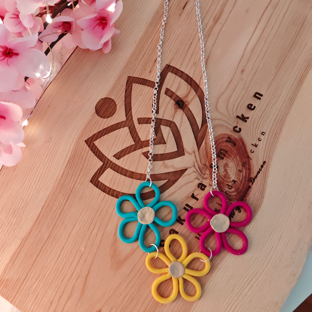 Flerfärgad blommig halsband