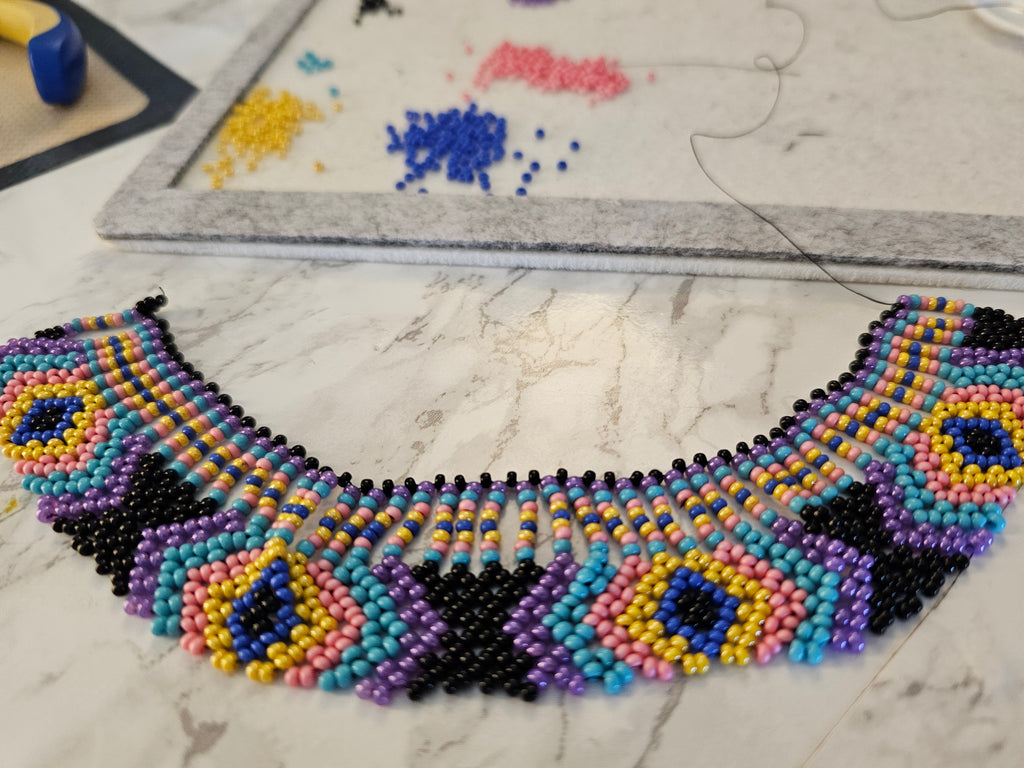 Halsband med preciosa pärlor