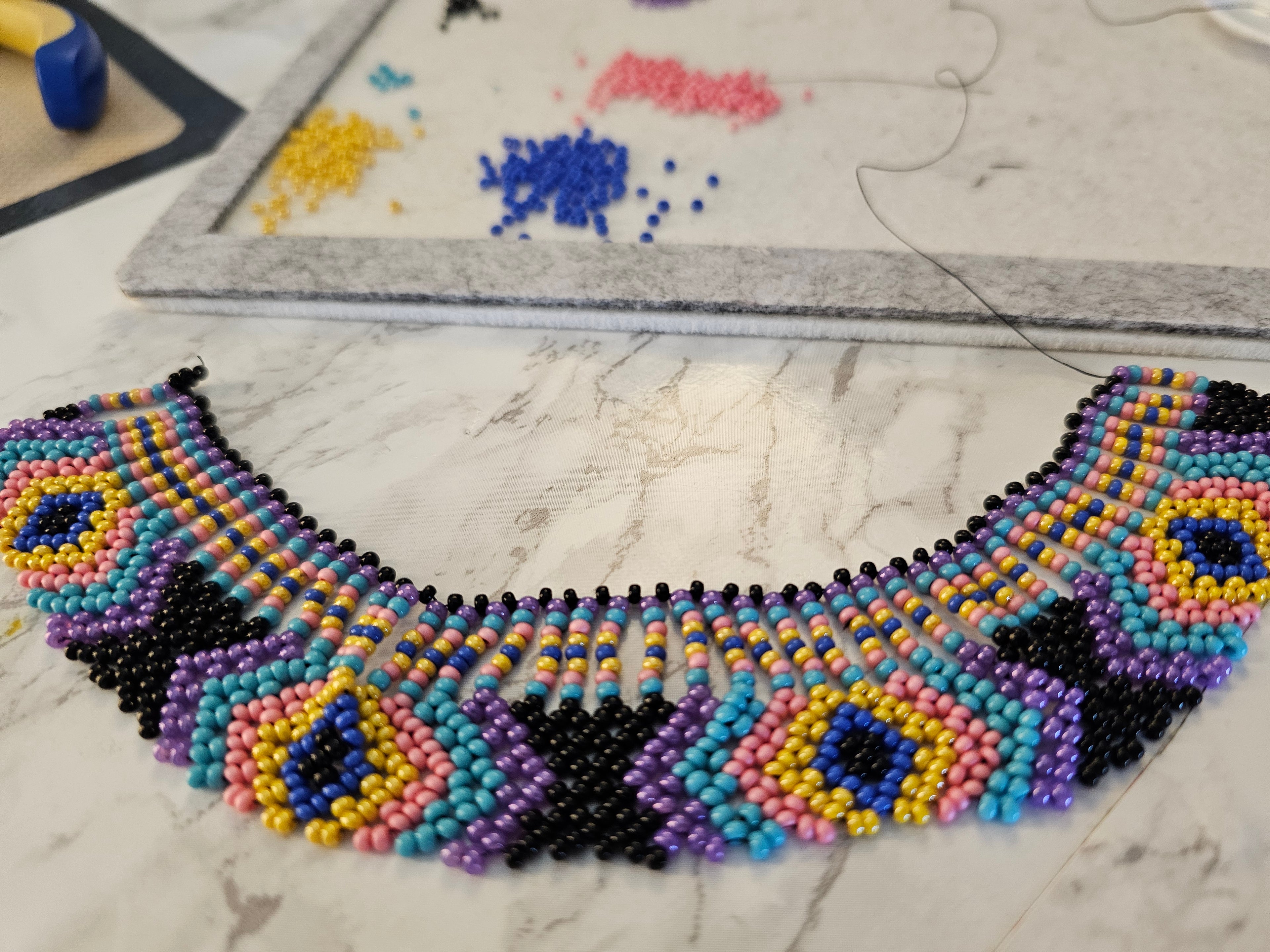 Halsband med preciosa pärlor
